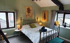 Super Lake District Cottage In Heart Of Kendal 3 Double Beds